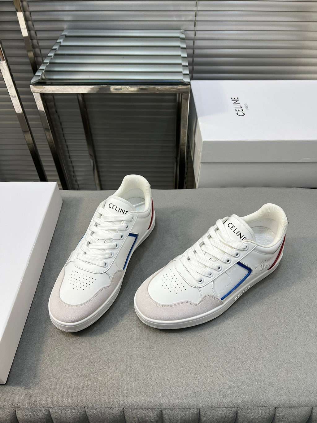 S-Sneakers