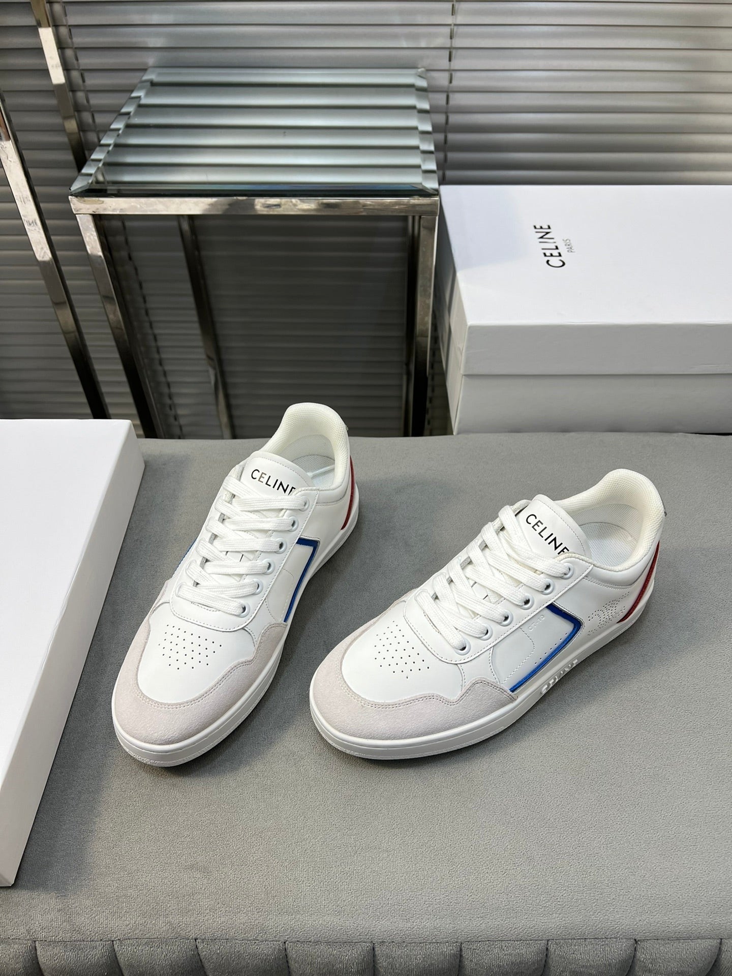 S-Sneakers