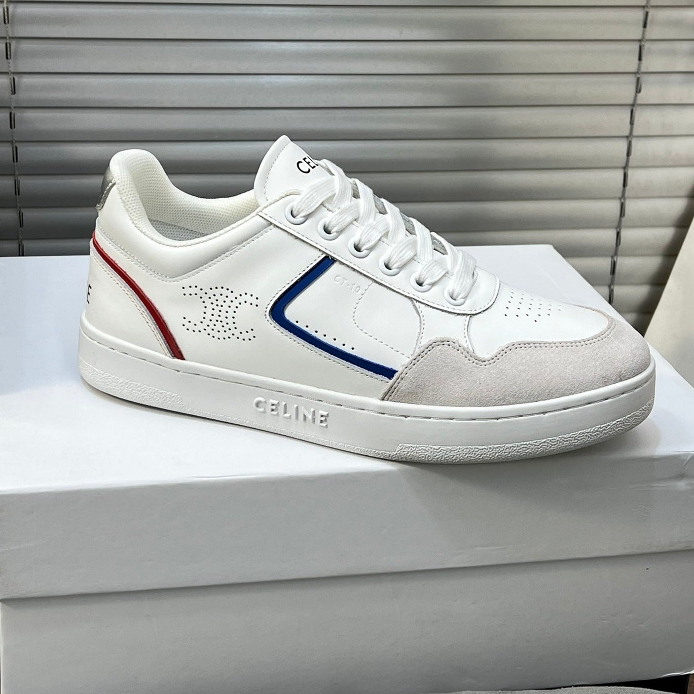 S-Sneakers
