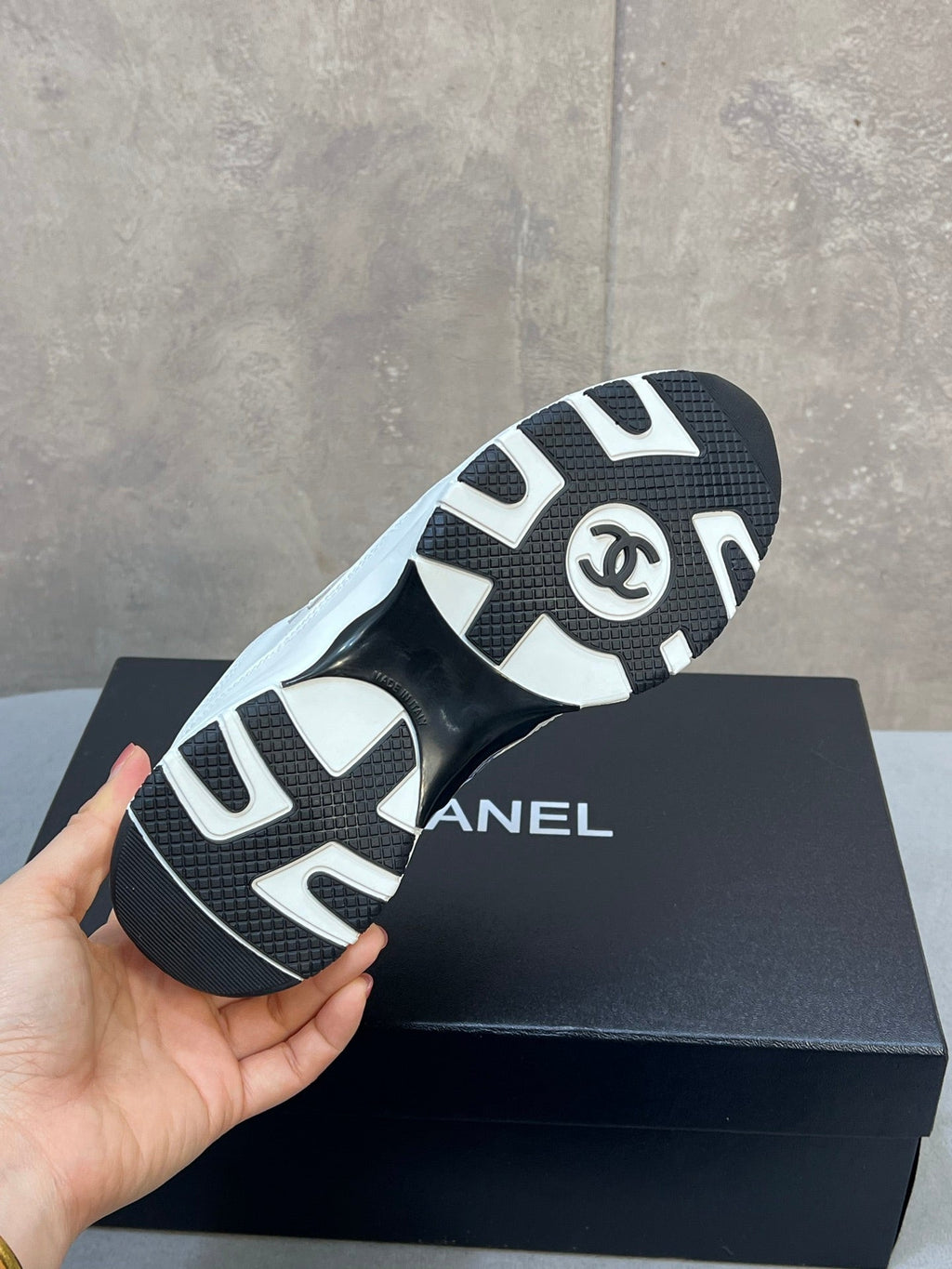 C-Sneakers