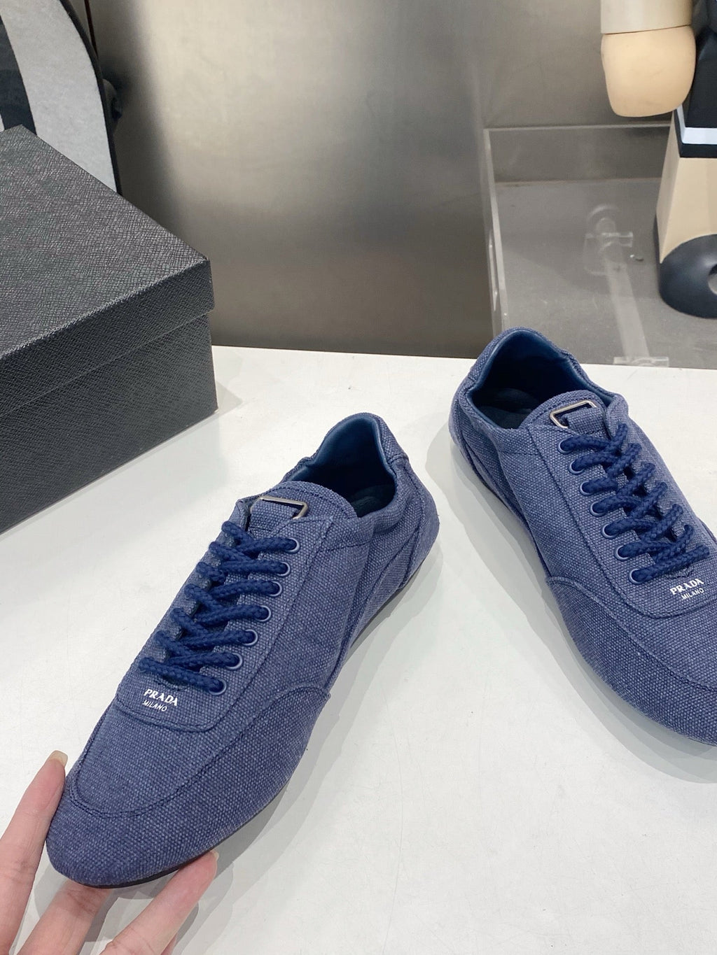P-Sneakers
