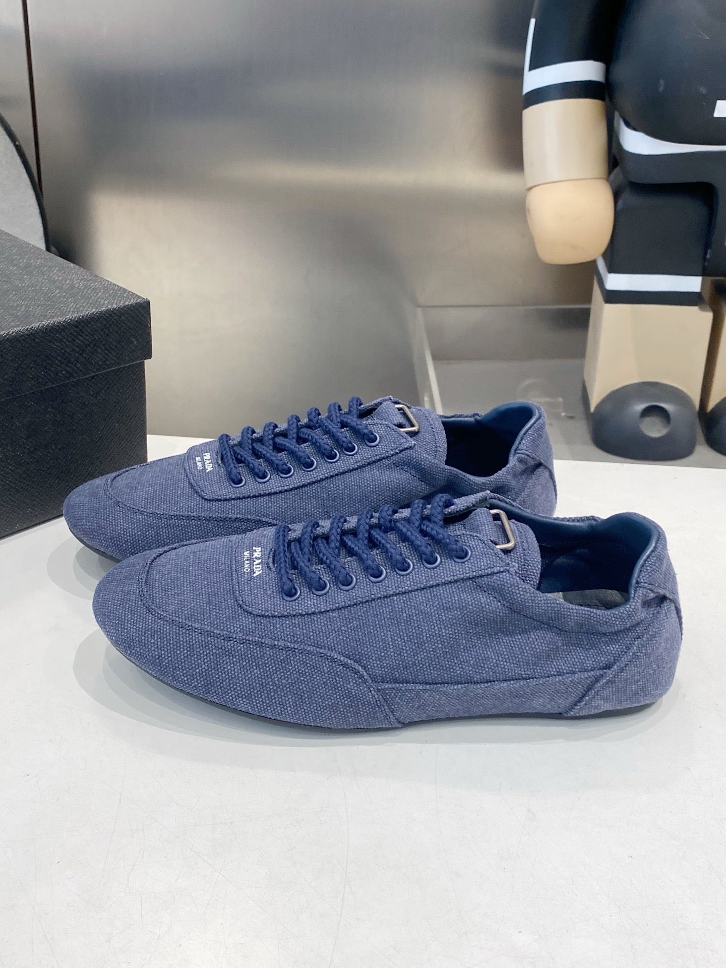 P-Sneakers