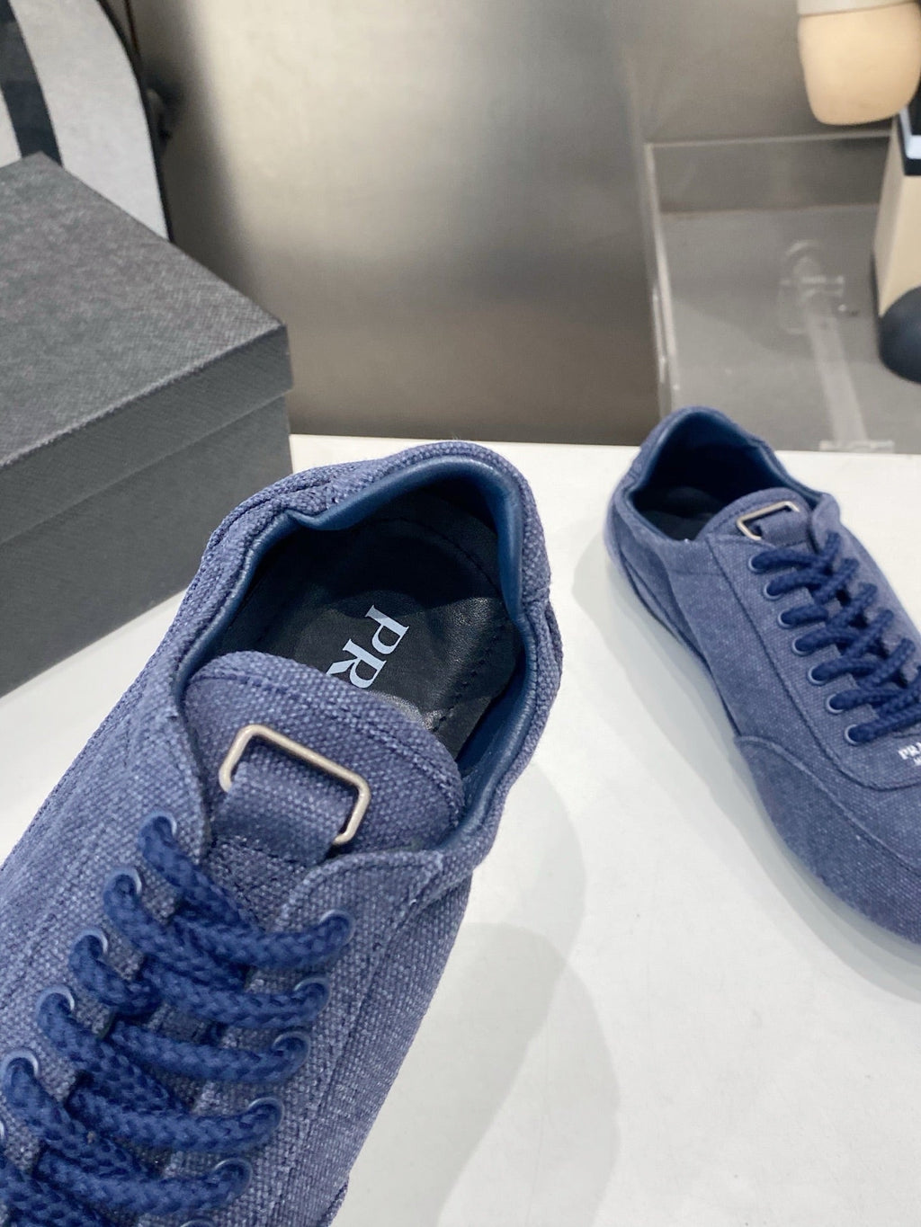 P-Sneakers