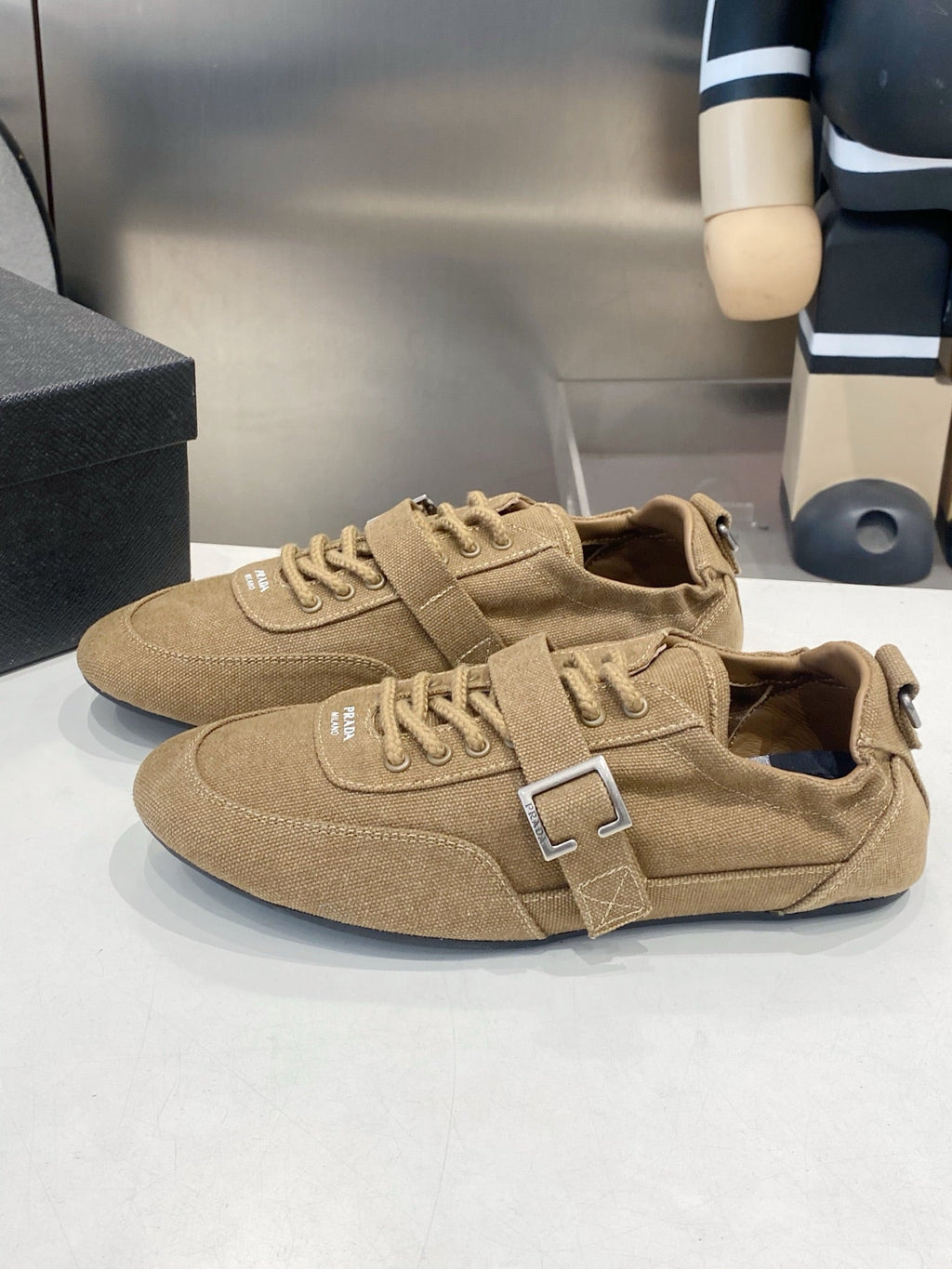 P-Sneakers