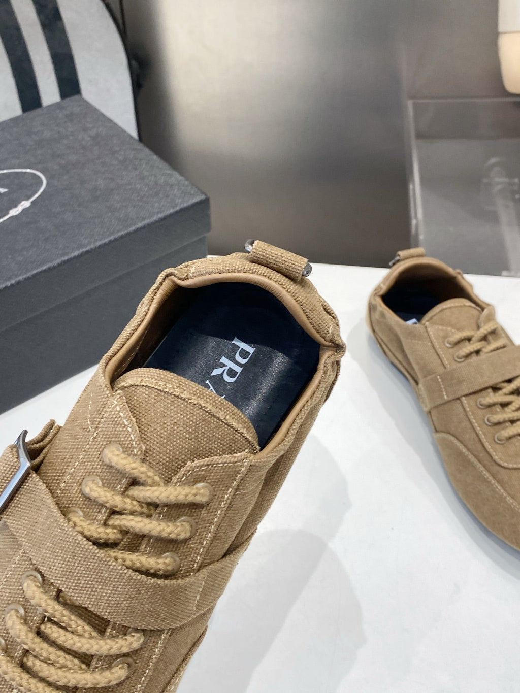 P-Sneakers