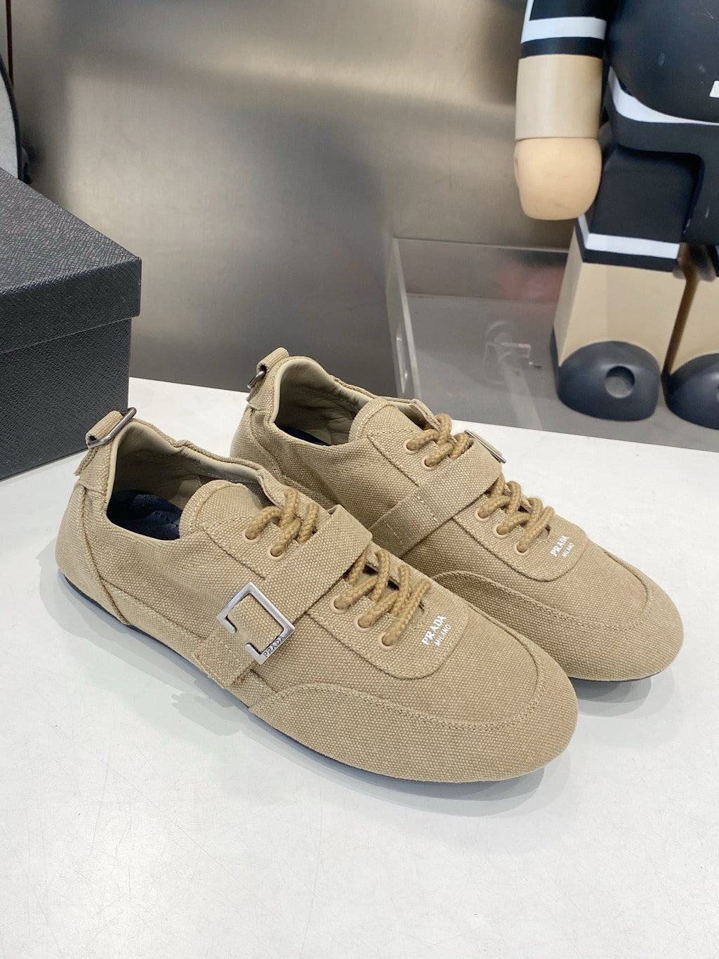 P-Sneakers