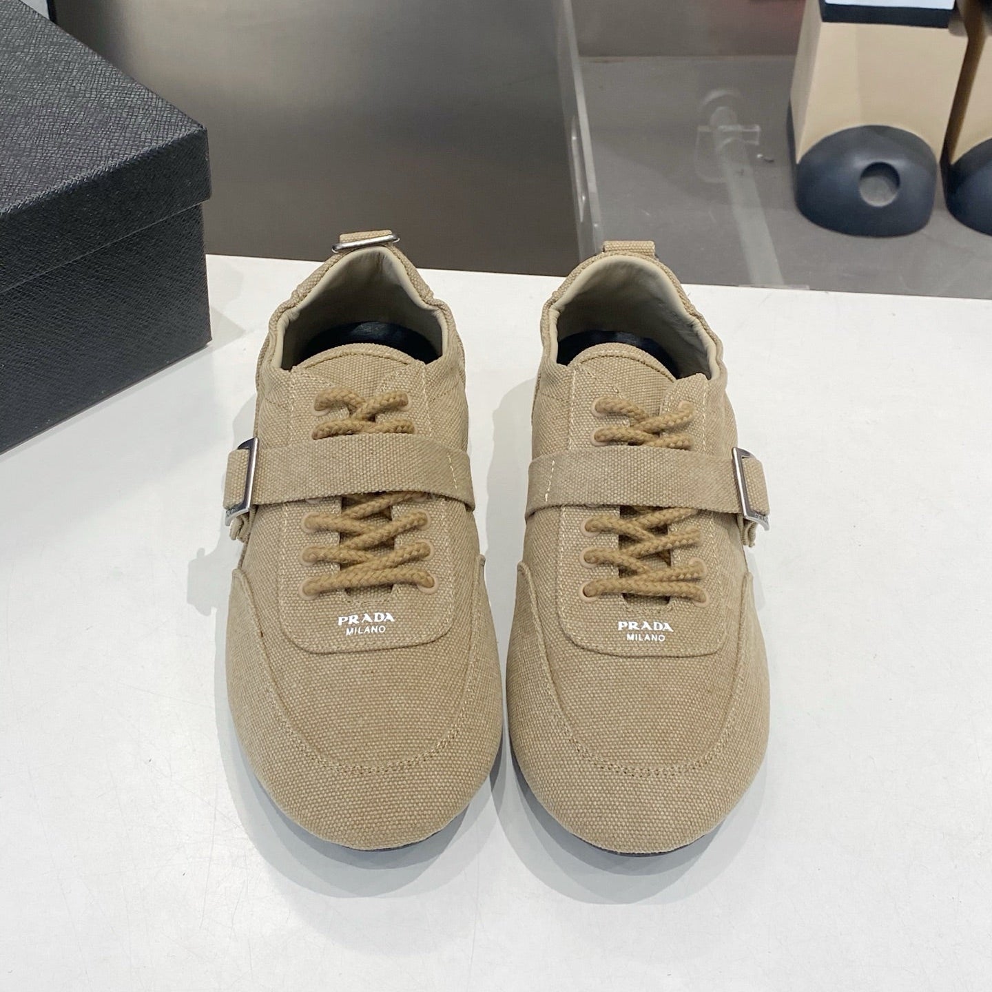 P-Sneakers