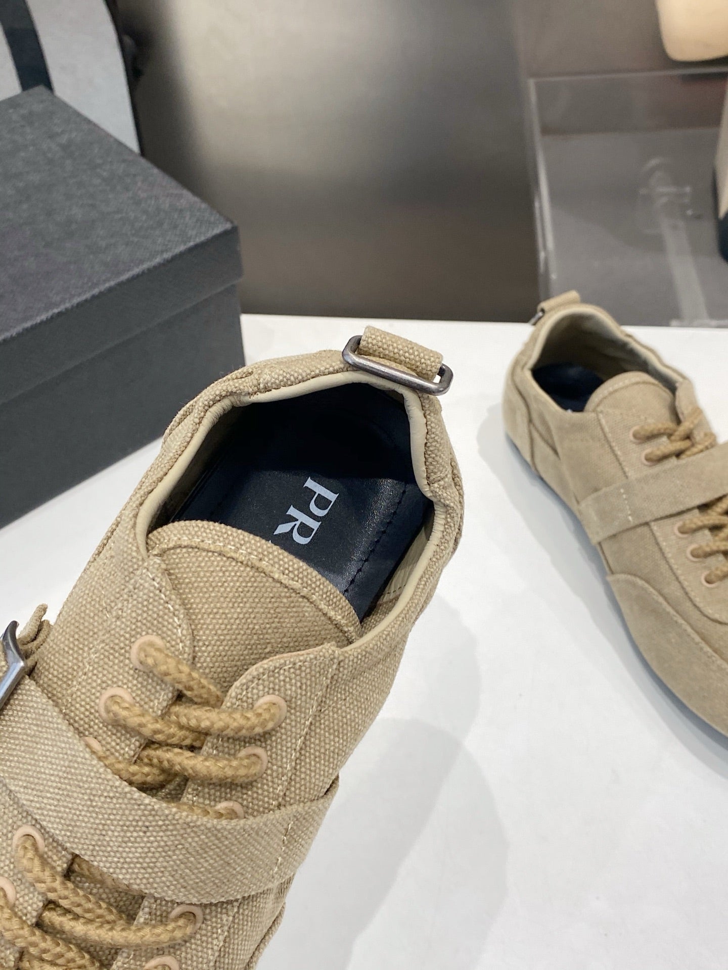 P-Sneakers
