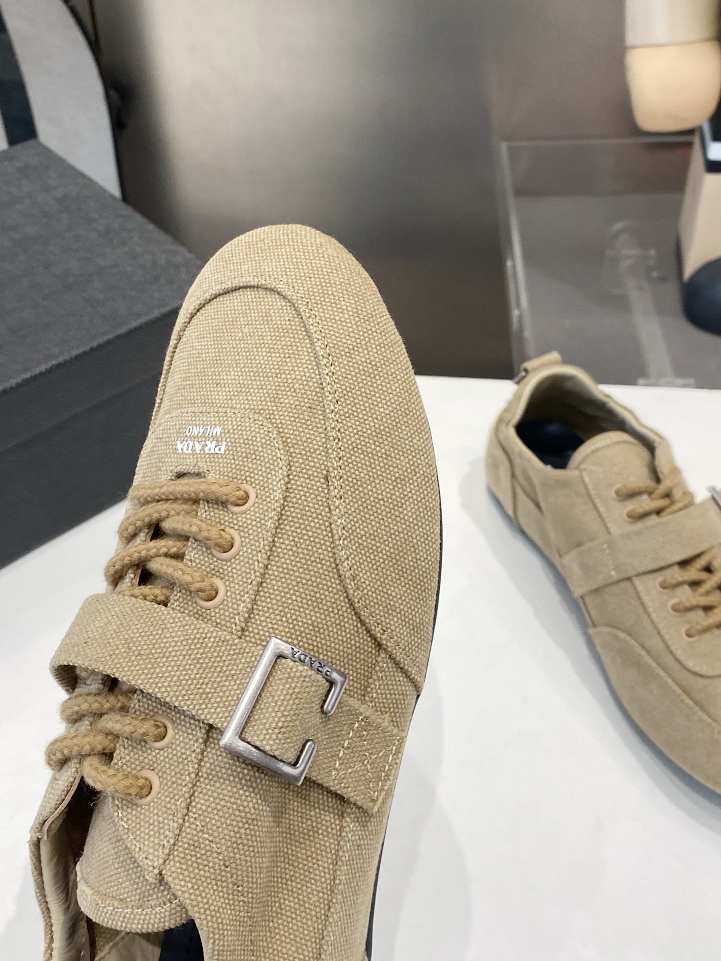P-Sneakers
