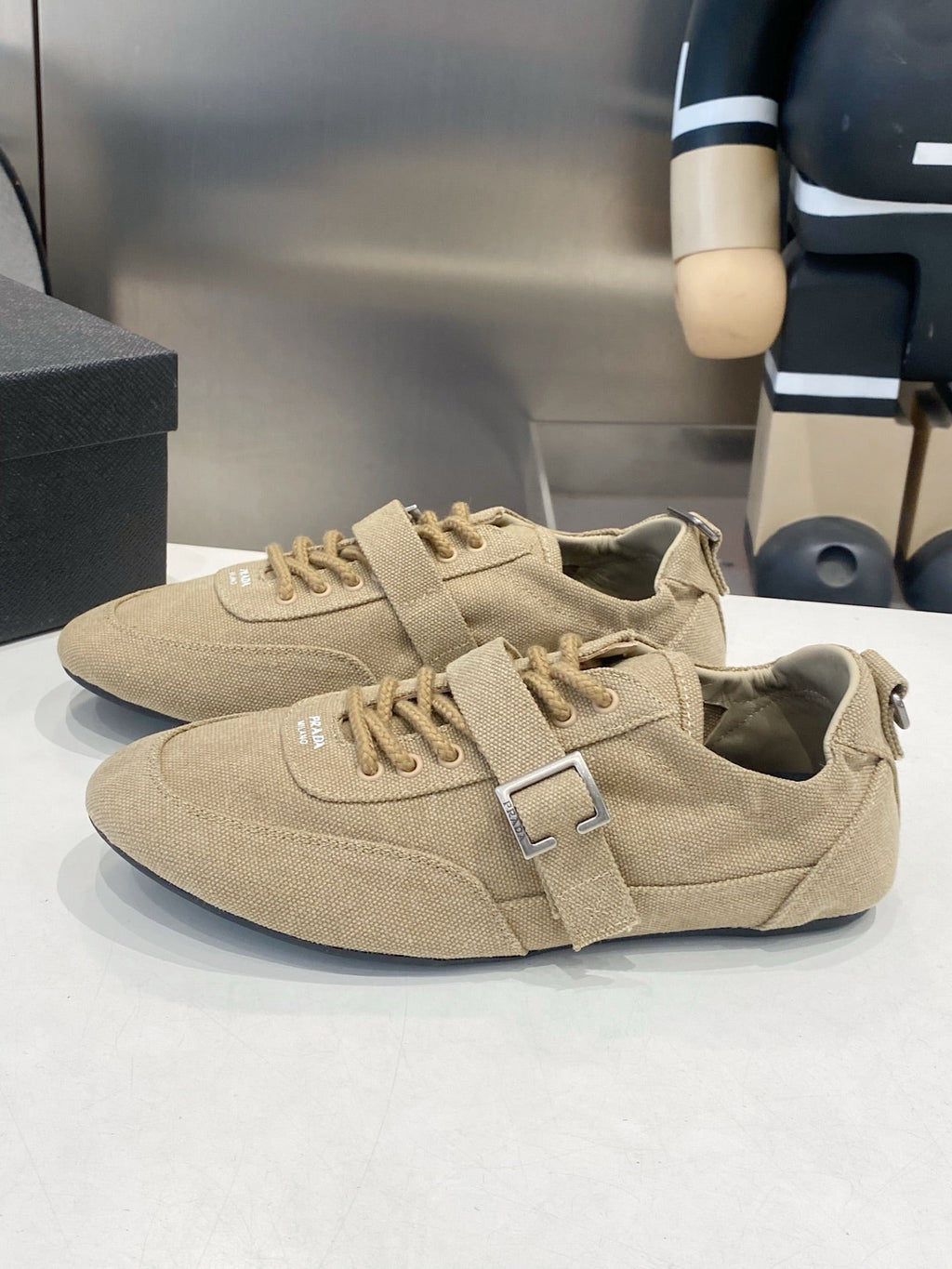 P-Sneakers