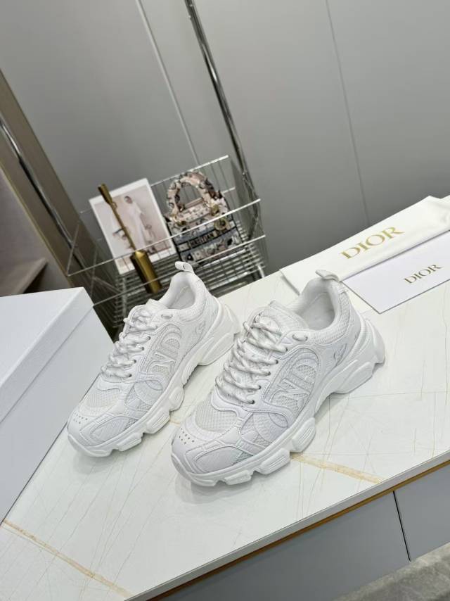 D-Sneakers