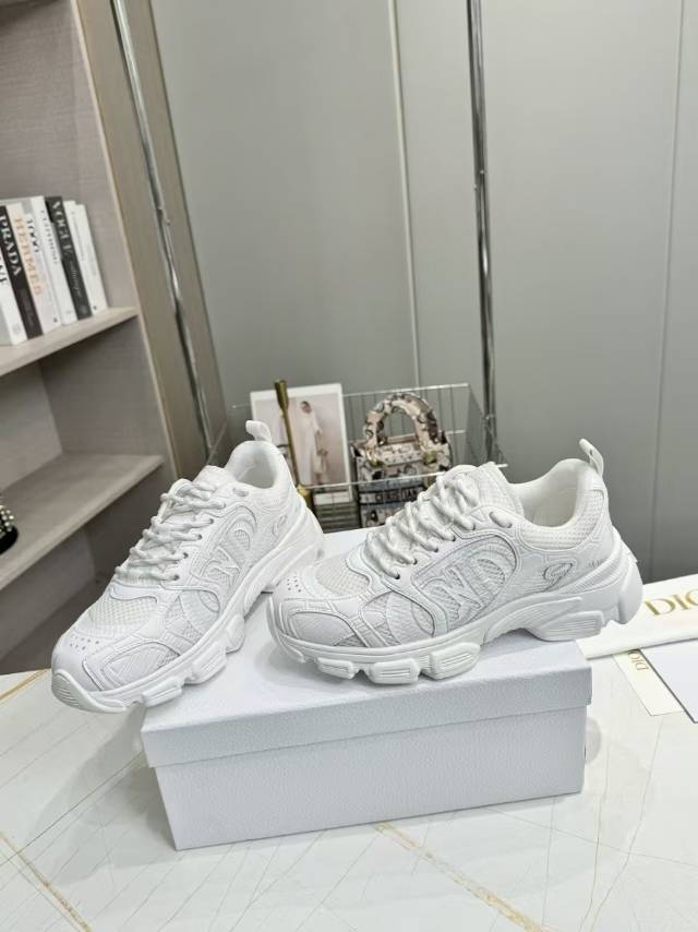 D-Sneakers