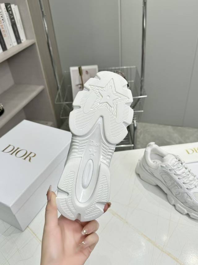 D-Sneakers