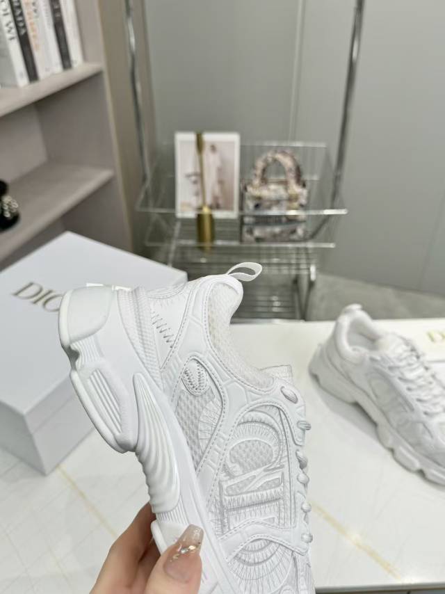 D-Sneakers