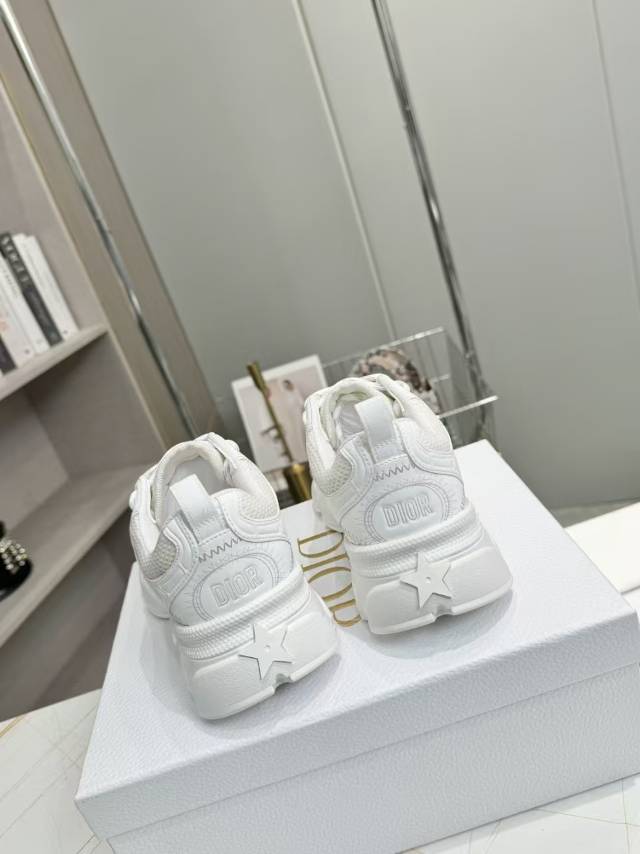 D-Sneakers