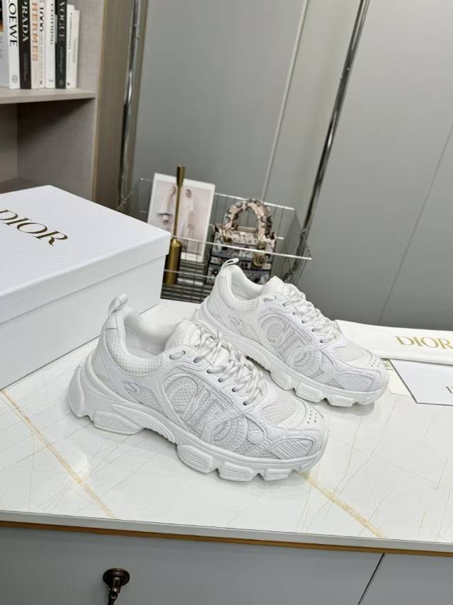 D-Sneakers