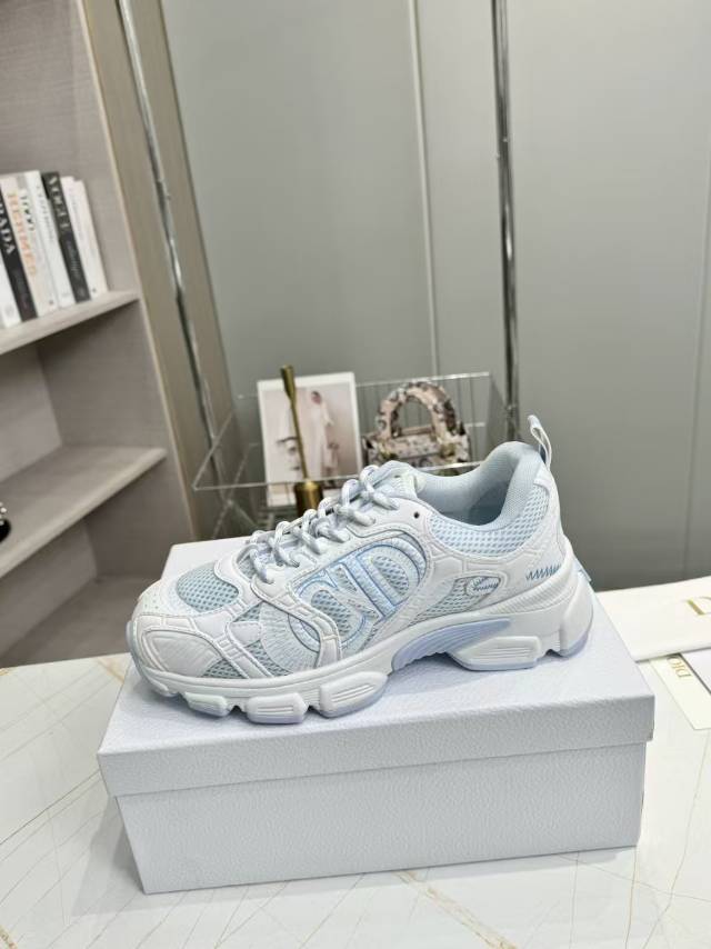 D-Sneakers