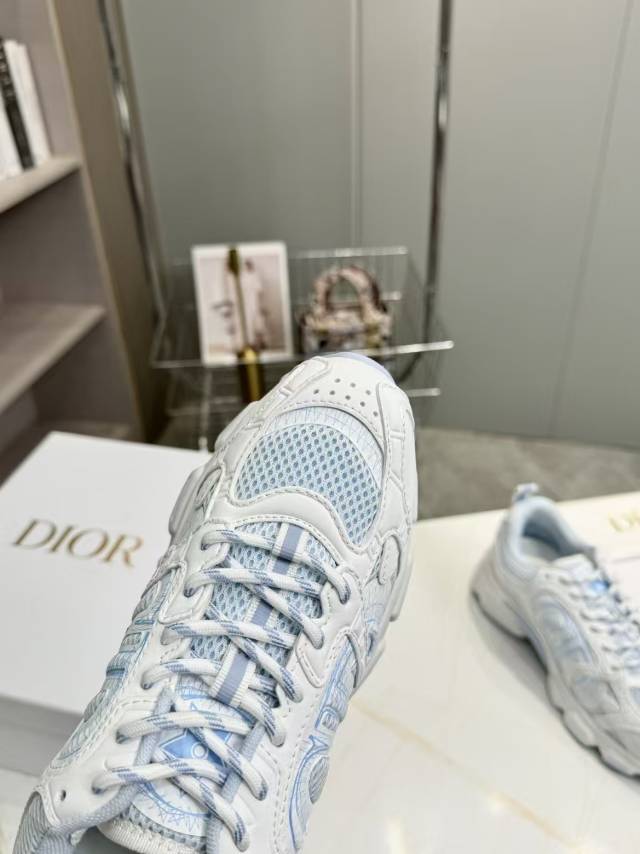 D-Sneakers