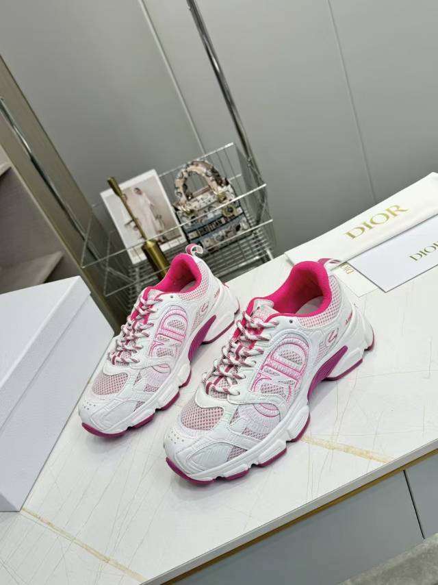 D-Sneakers