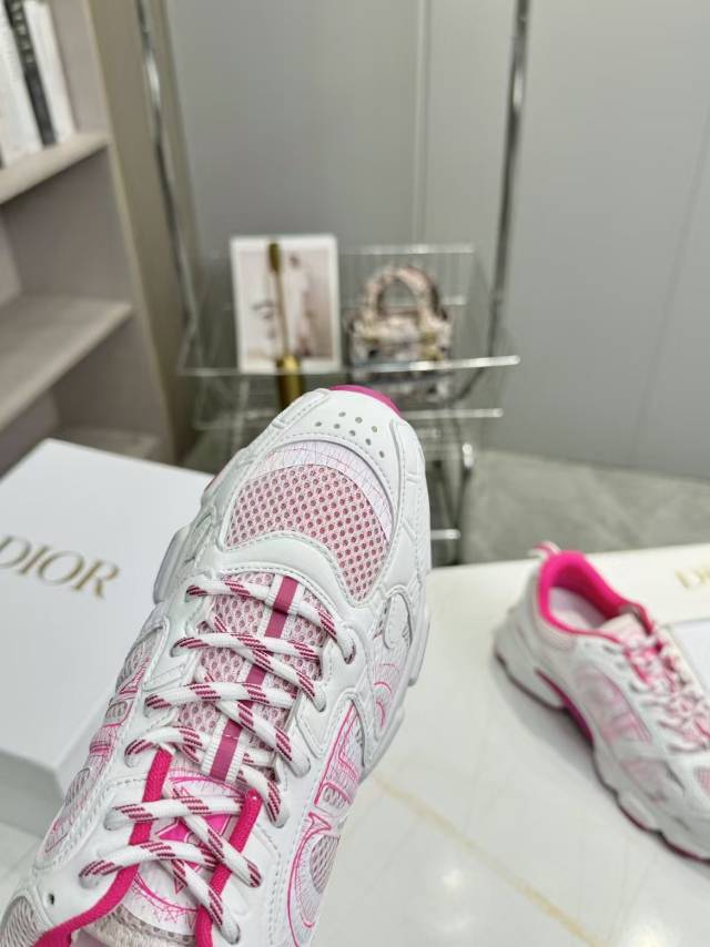 D-Sneakers