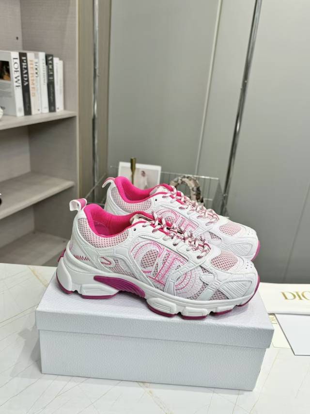 D-Sneakers
