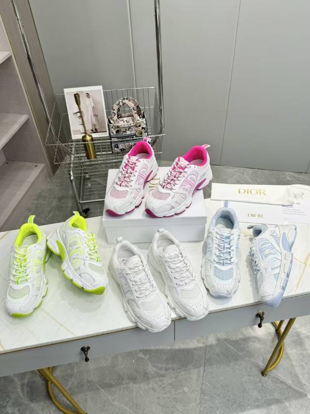 D-Sneakers