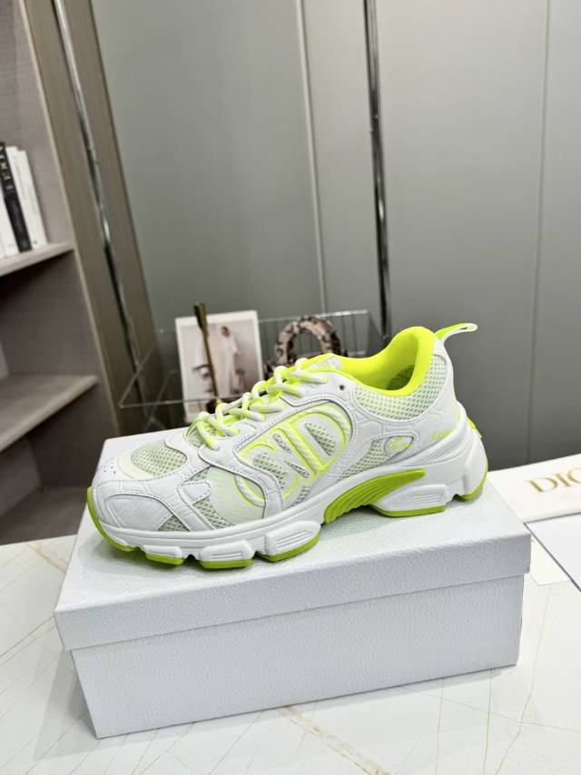 D-Sneakers
