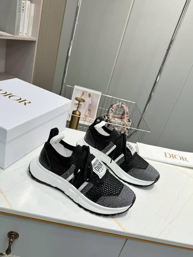 D-Sneakers