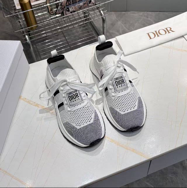 D-Sneakers