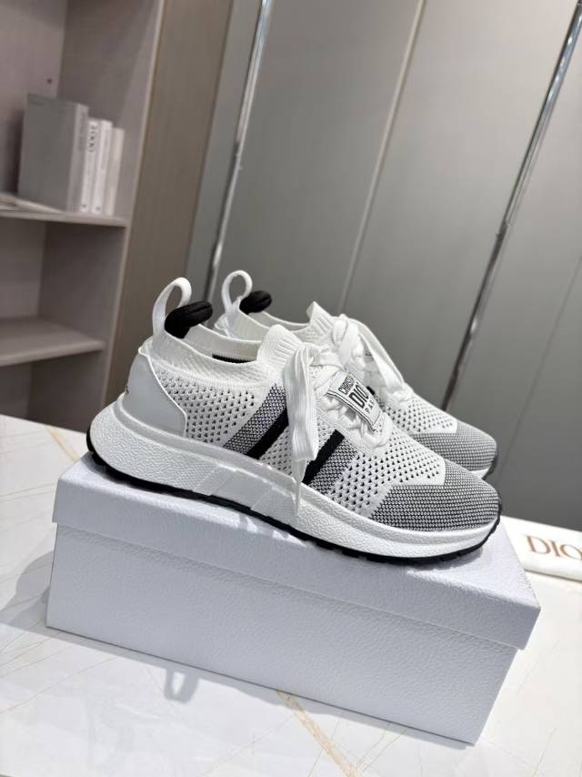 D-Sneakers