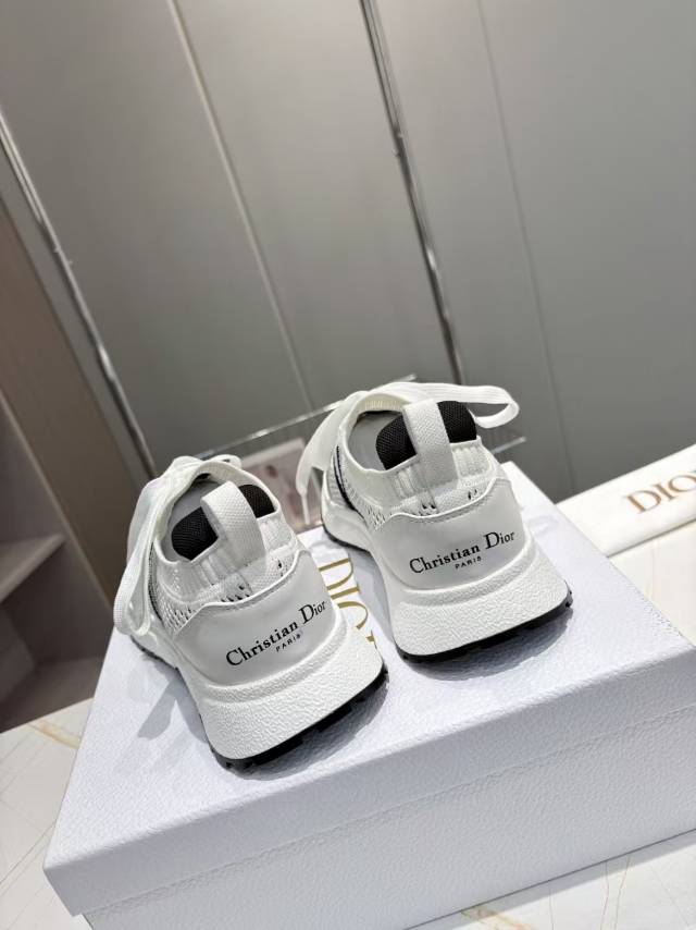 D-Sneakers