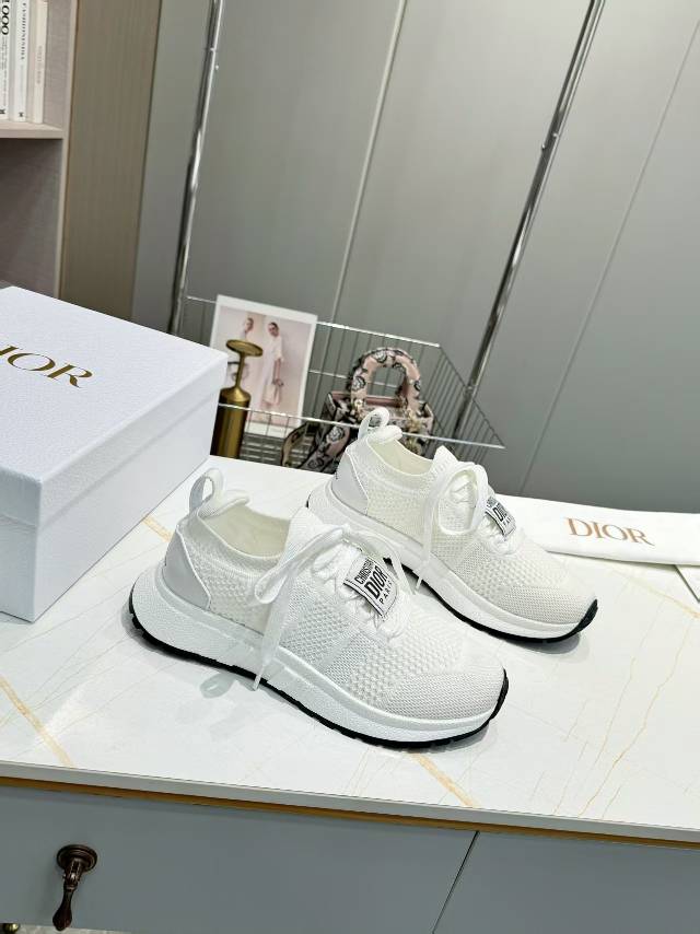 D-Sneakers