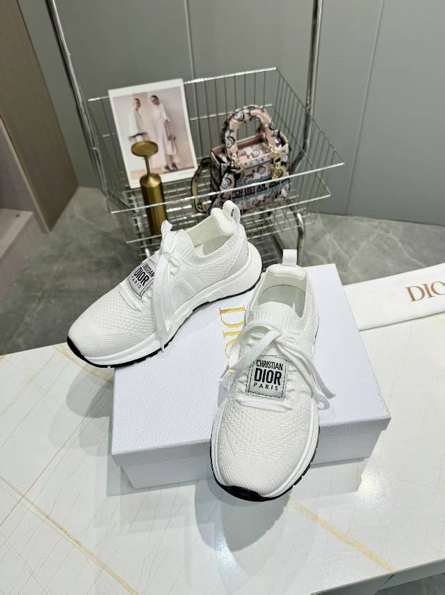 D-Sneakers