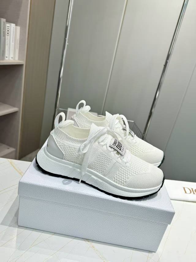 D-Sneakers