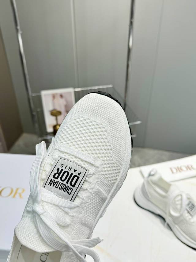 D-Sneakers