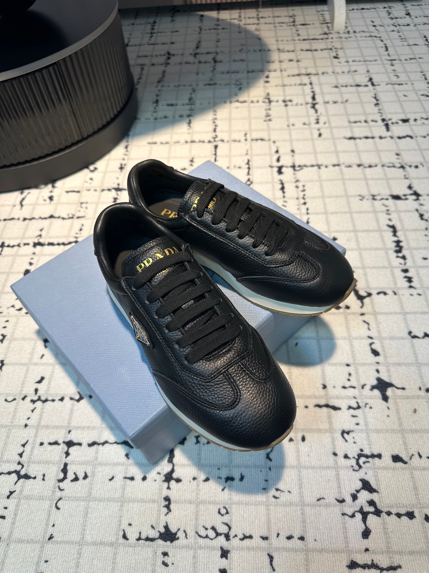 P-Sneakers