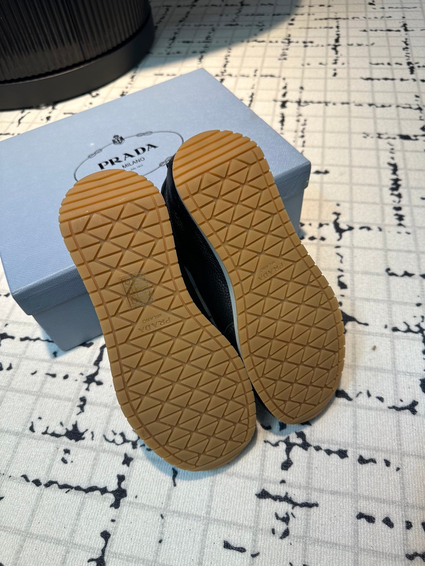 P-Sneakers