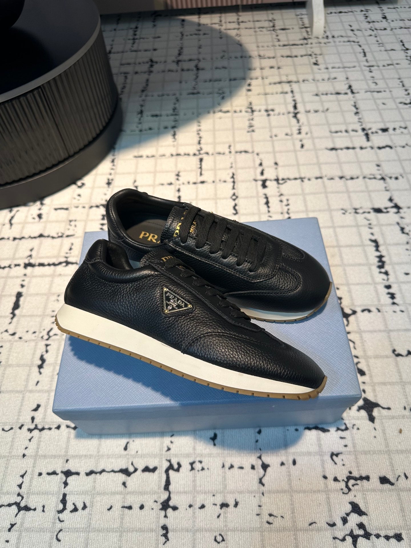 P-Sneakers