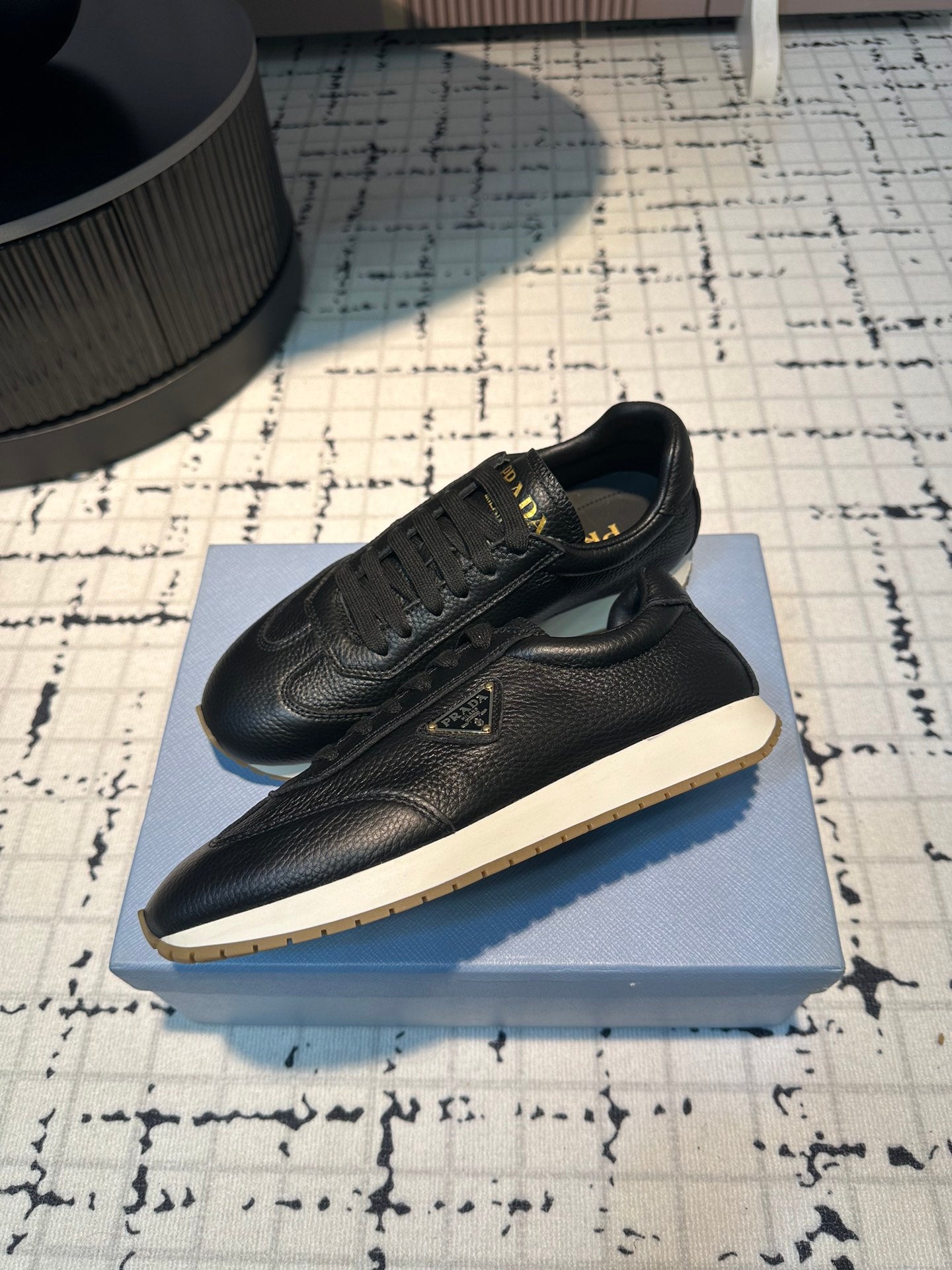 P-Sneakers