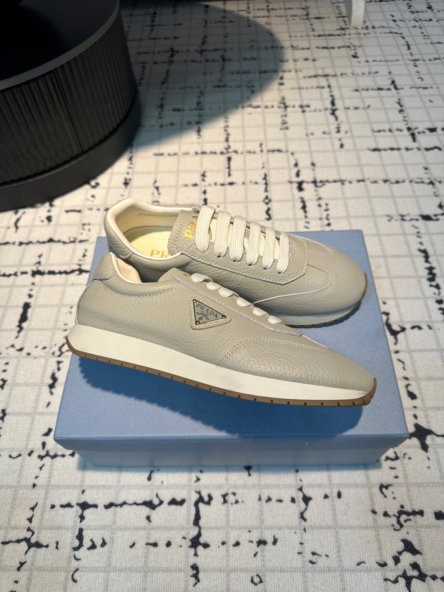 P-Sneakers