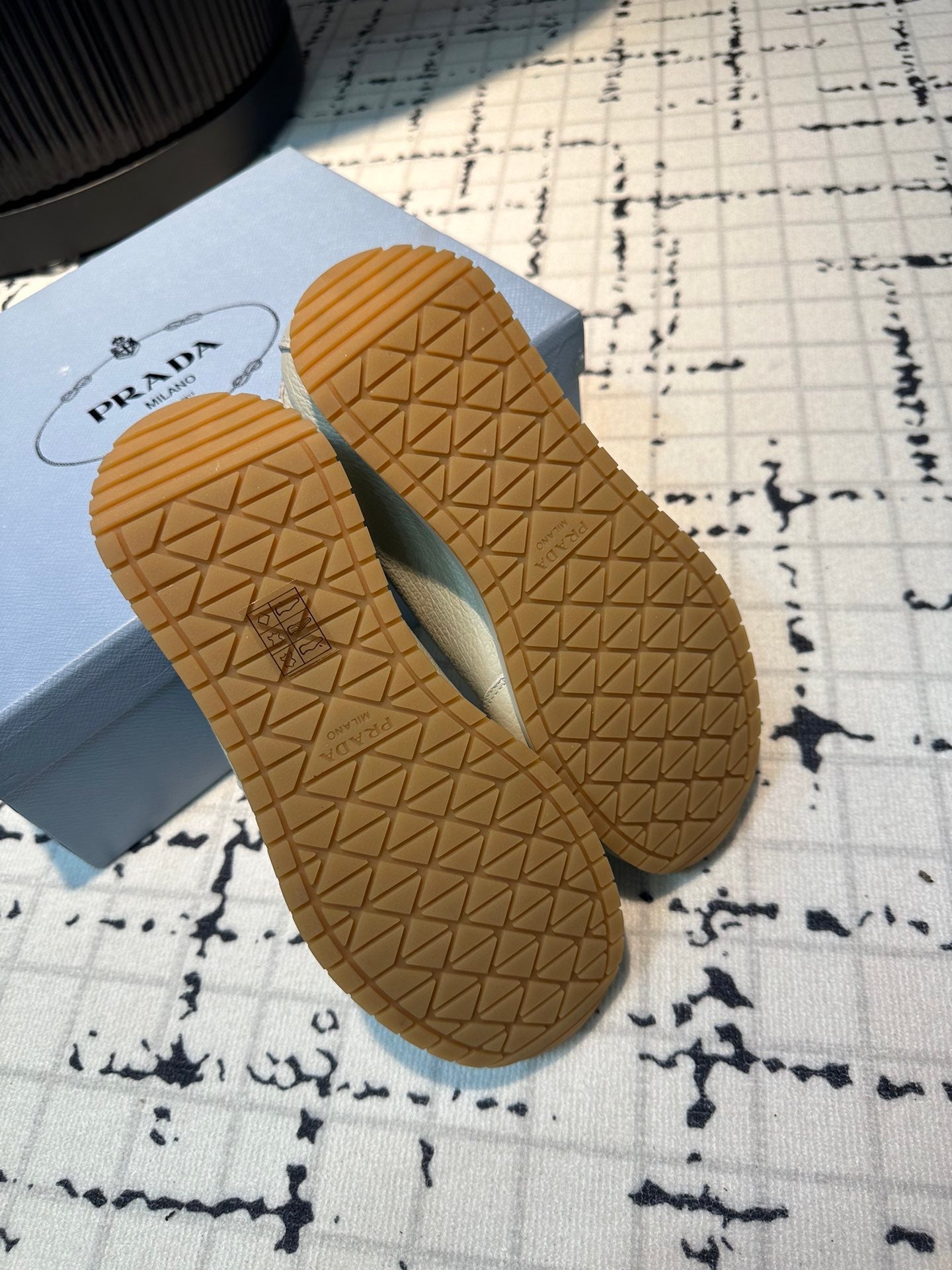 P-Sneakers