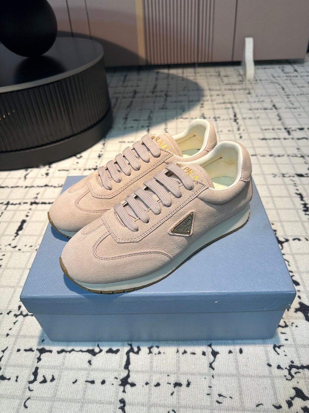 P-Sneakers