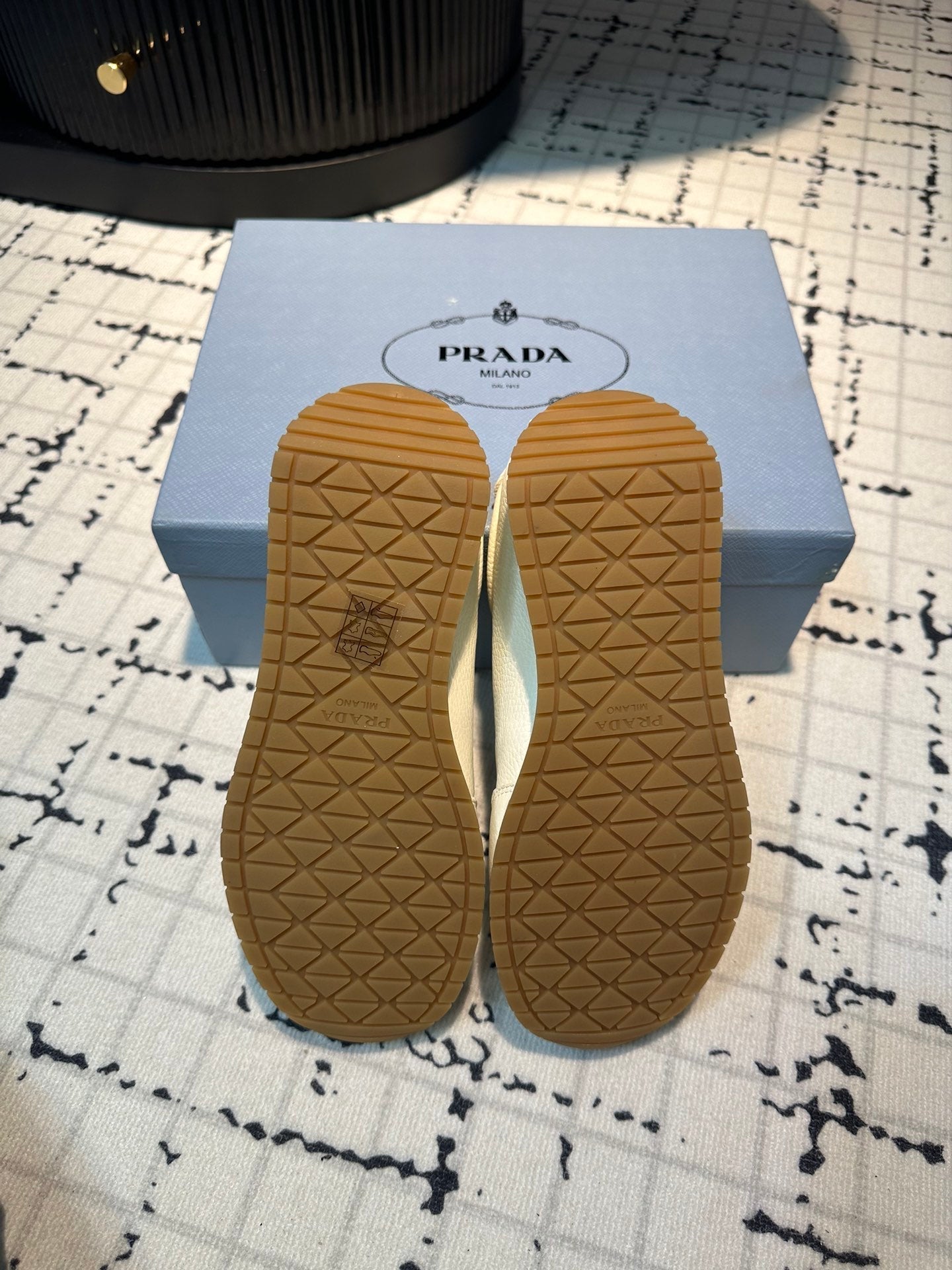 P-Sneakers