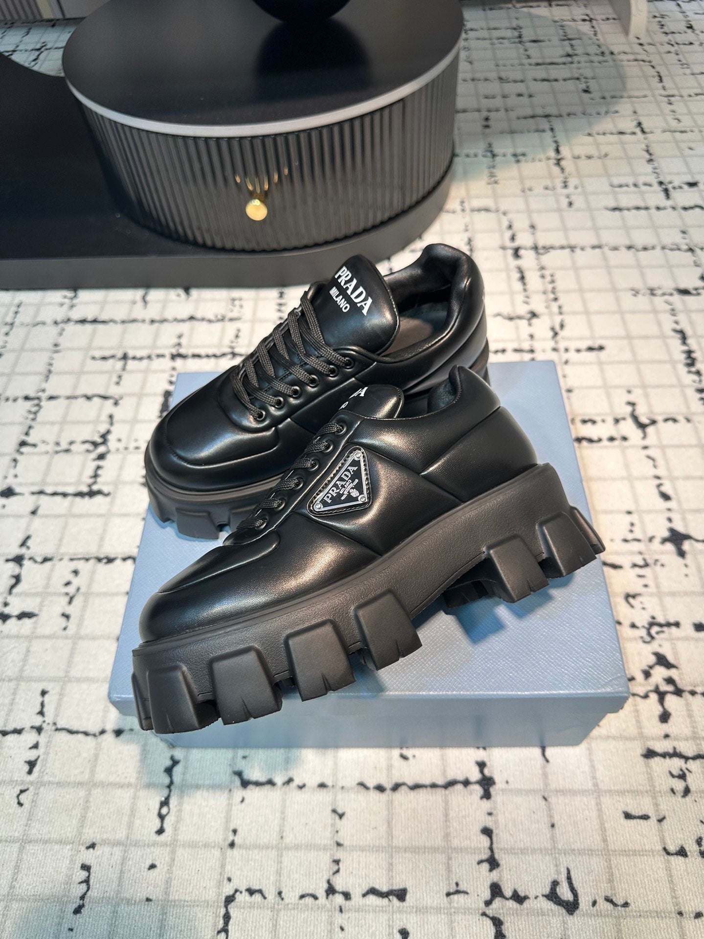 P-Sneakers