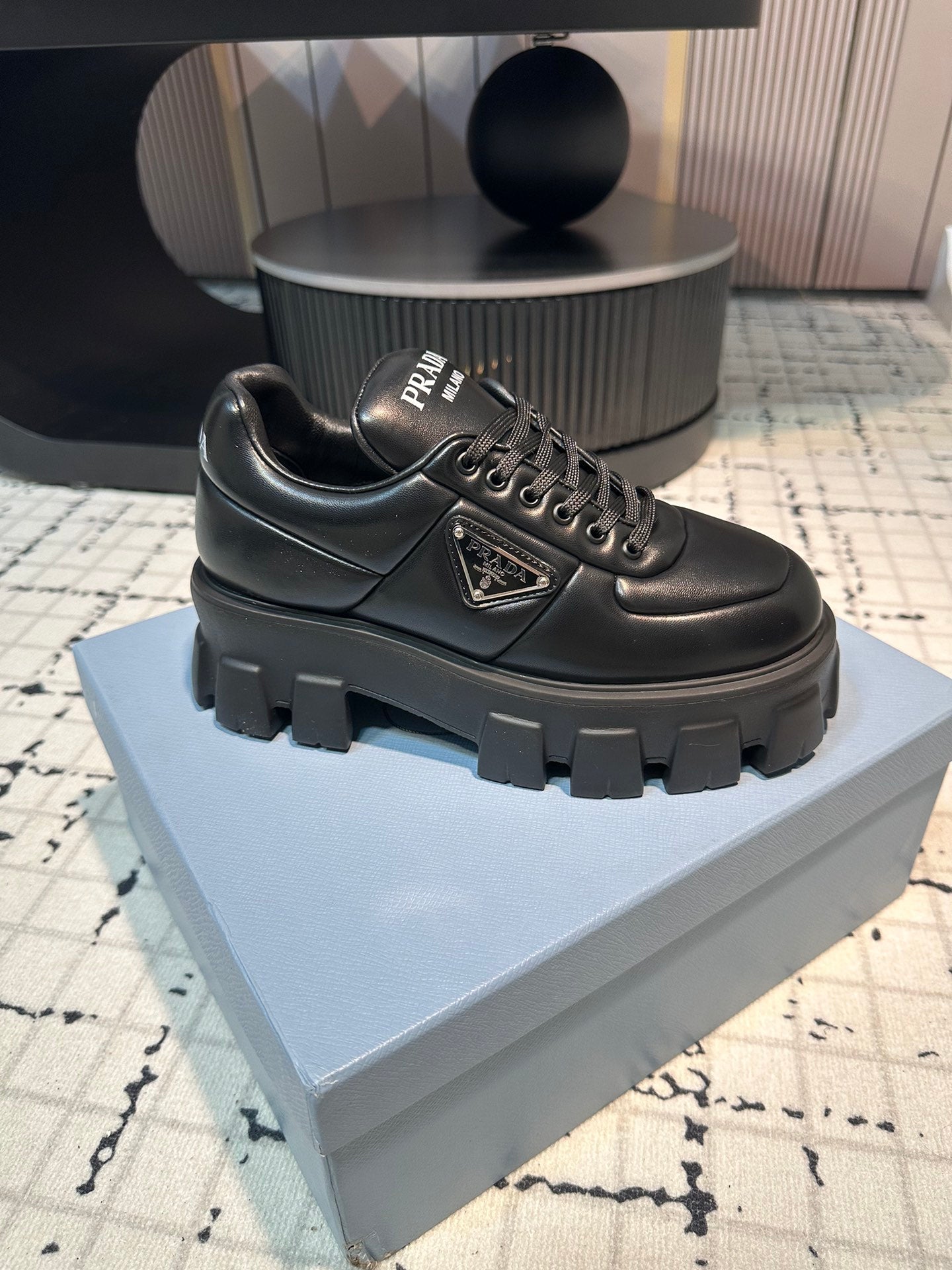 P-Sneakers