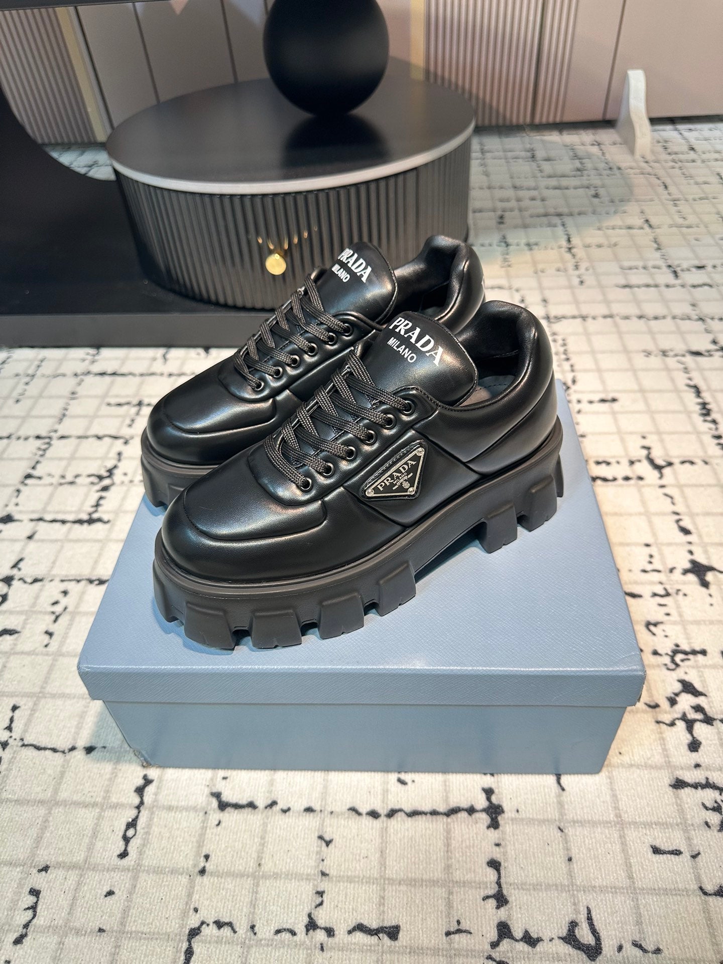 P-Sneakers