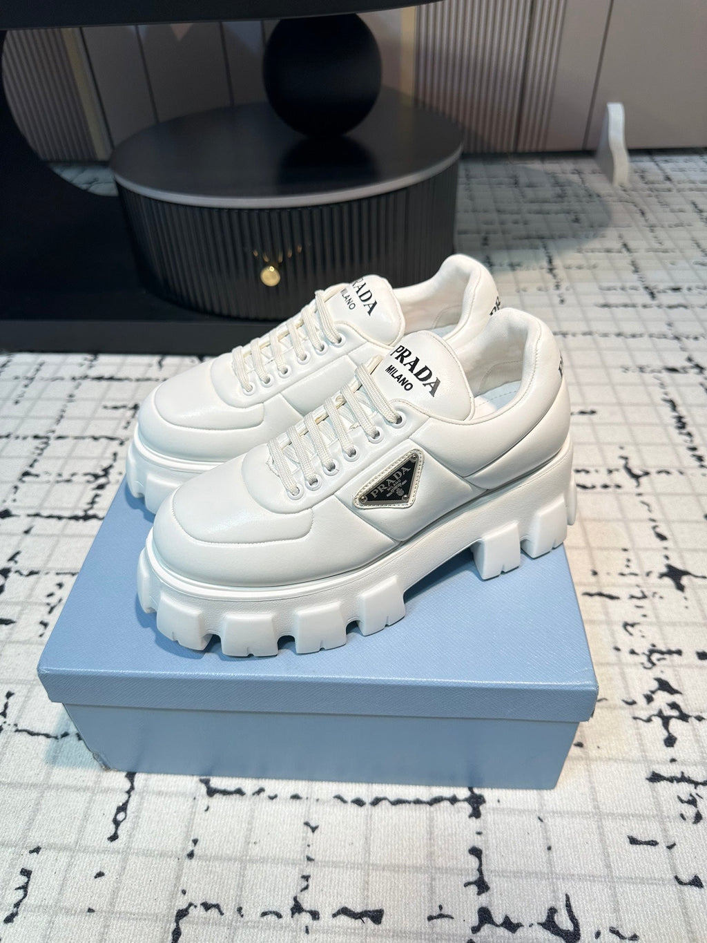 P-Sneakers