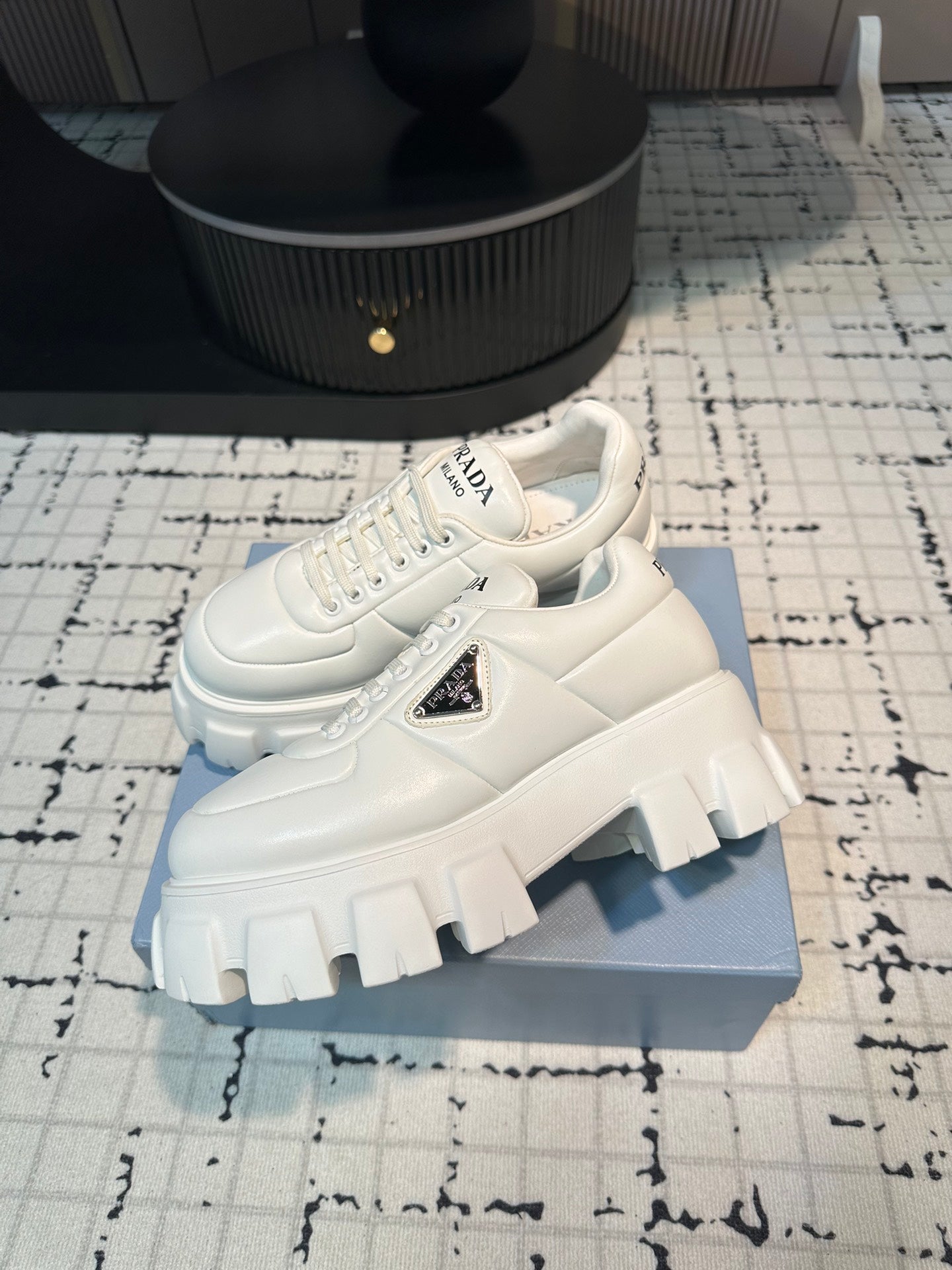 P-Sneakers