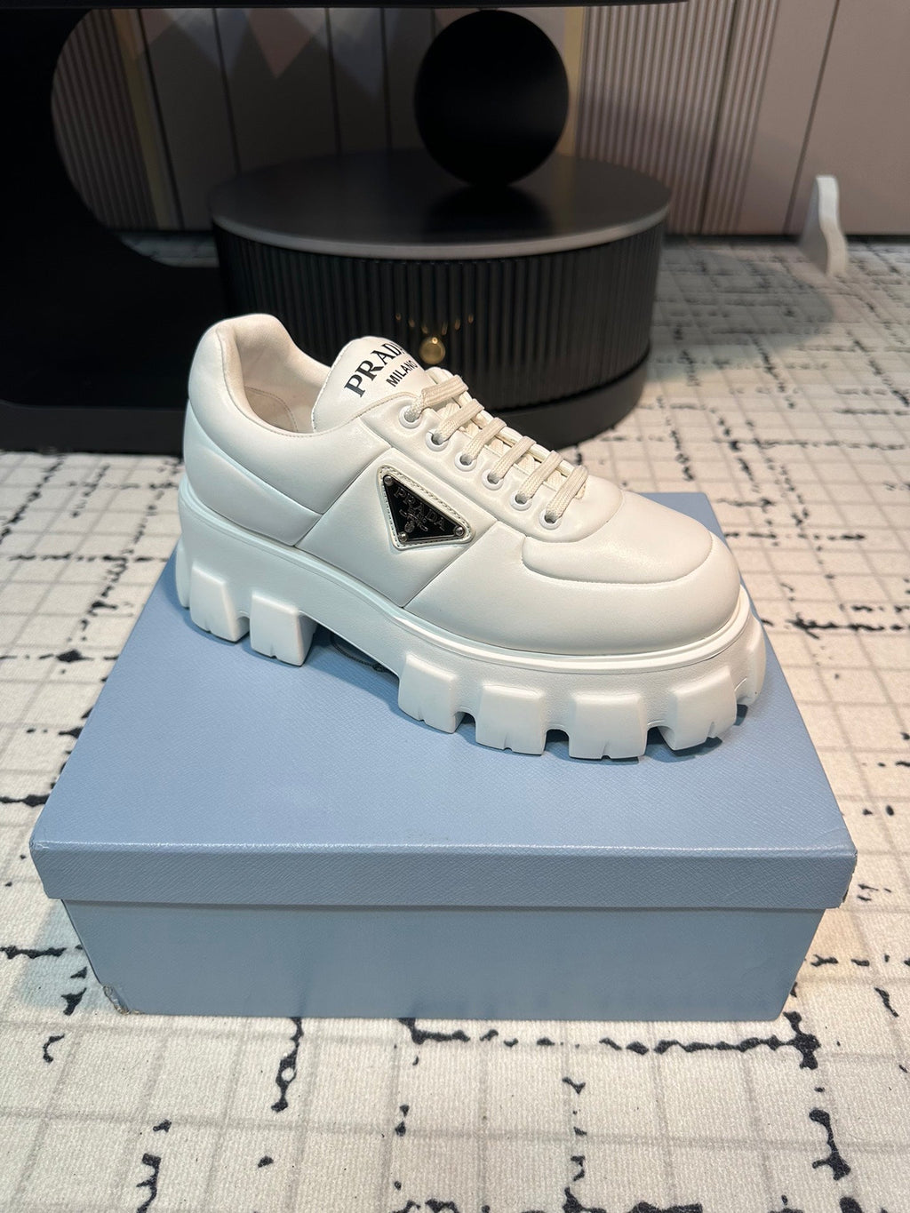 P-Sneakers