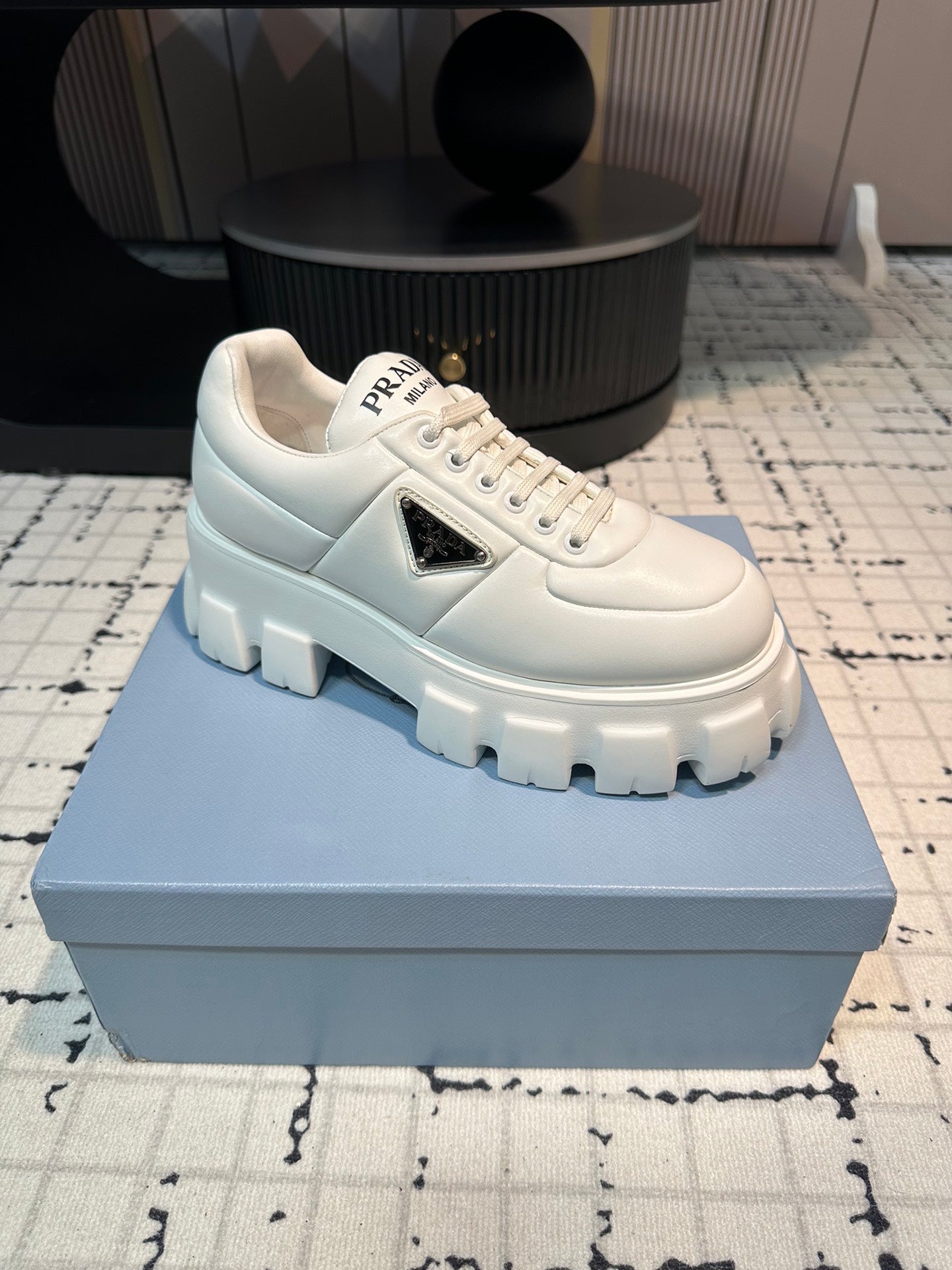 P-Sneakers